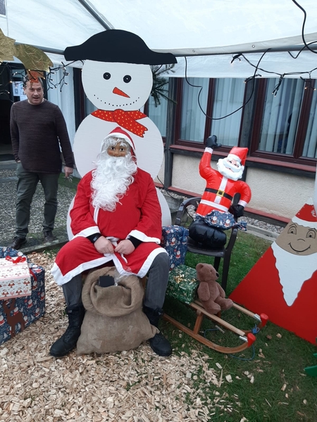 Weihnachtsmann vor dem TC Jahn